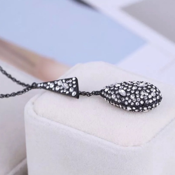 ALEXIS BITTAR • Crystal Teardrop Lariat Necklace - Picture 5 of 8